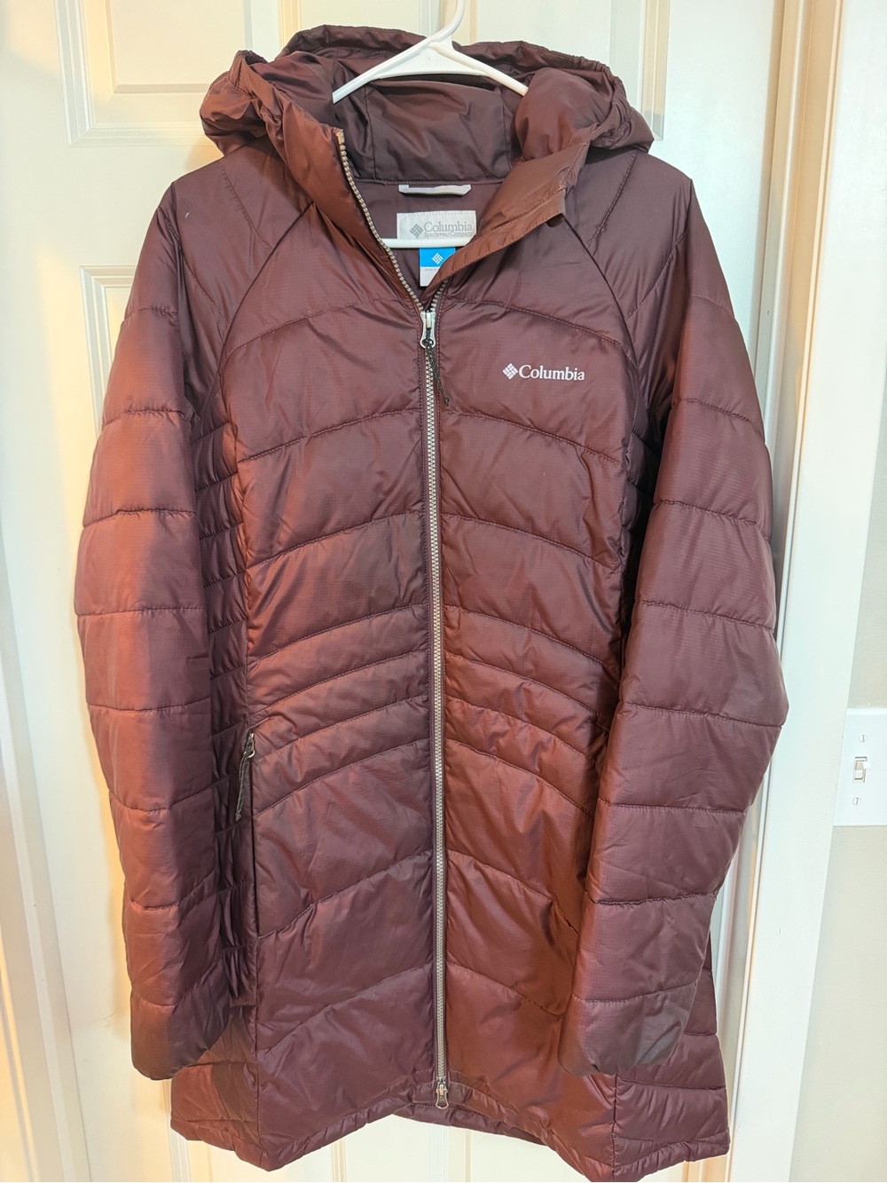 Columbia Women’s Maroon Hooded Puffer Jacket